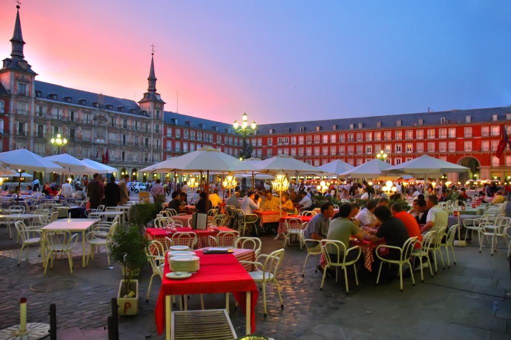 Hola Madrid Leilighet Eksteriør bilde